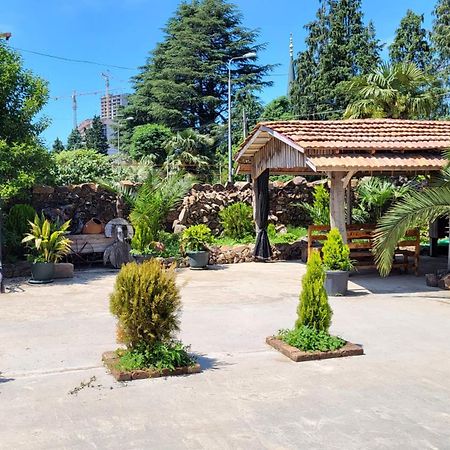 Guesthouse Gocha Beridze Batumi Bagian luar foto