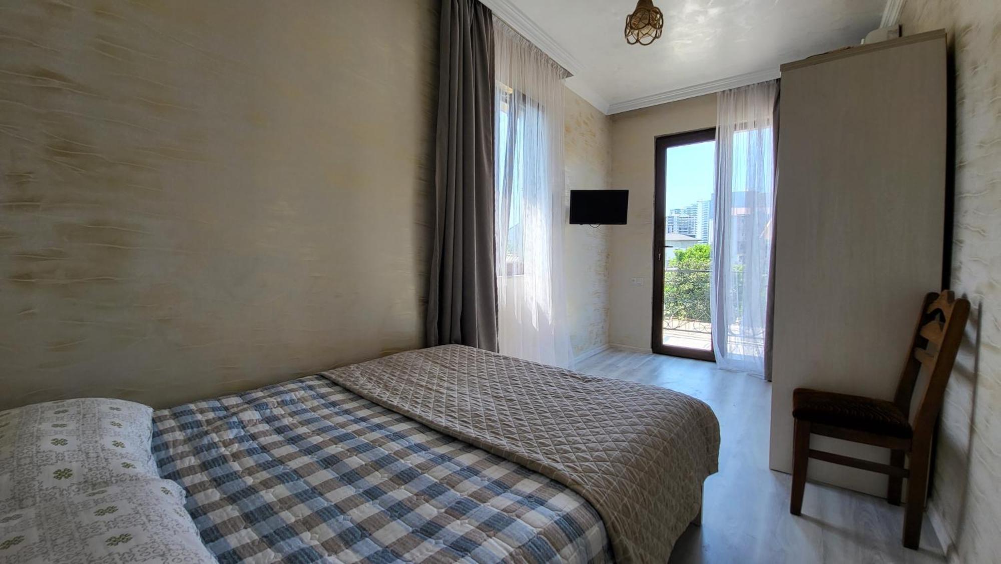 Guesthouse Gocha Beridze Batumi Bagian luar foto